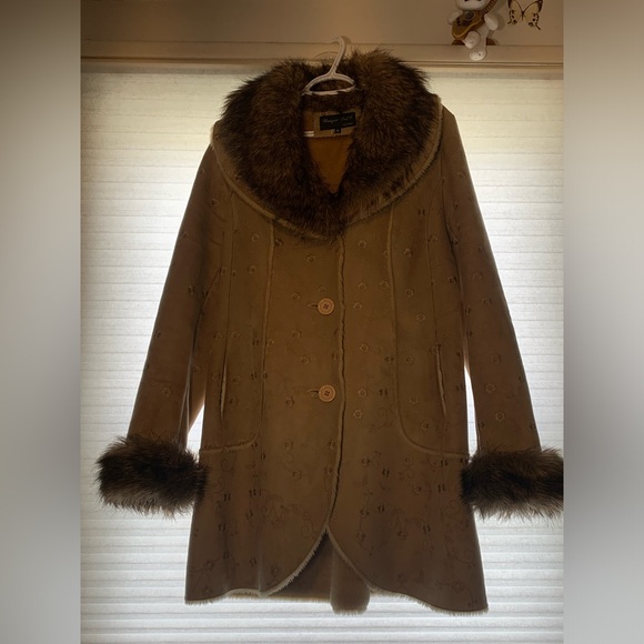 Unique Int’l Embroidered Penny Jacket Fur Coat - Picture 3 of 7
